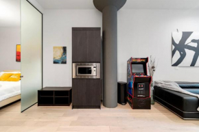 River North Central Home With Balcony